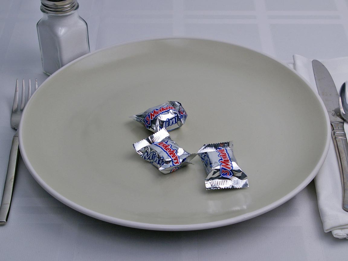 Calories in 3 piece(s) of 3 Musketeers Mini