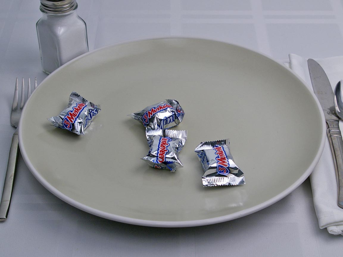 Calories in 4 piece(s) of 3 Musketeers Mini