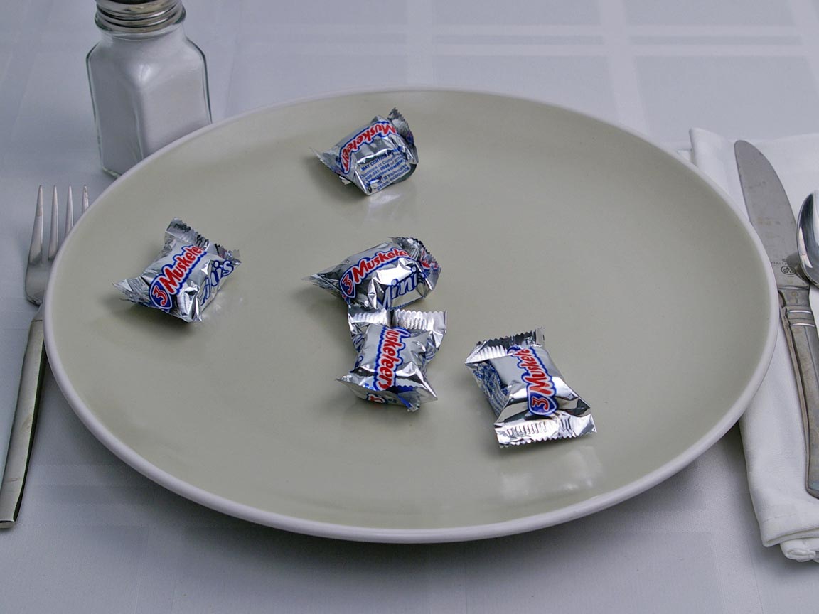 Calories in 5 piece(s) of 3 Musketeers Mini