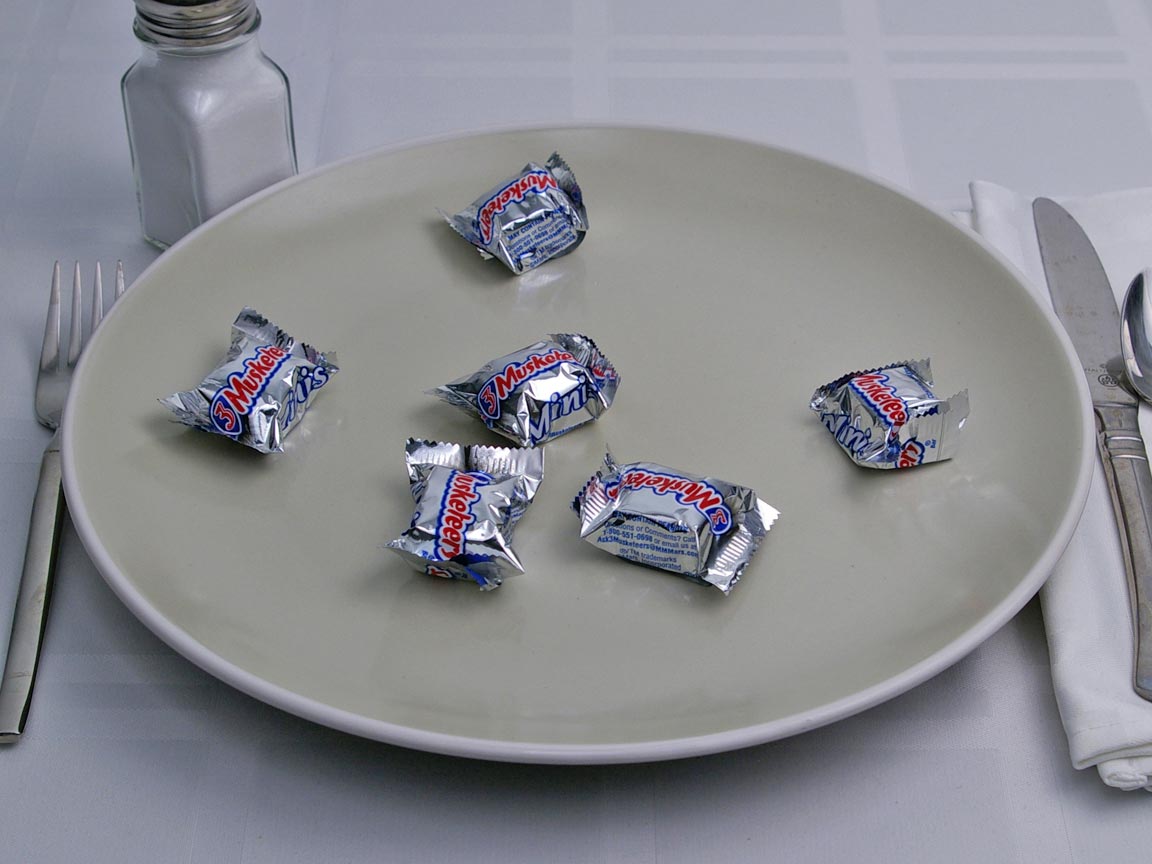 Calories in 6 piece(s) of 3 Musketeers Mini