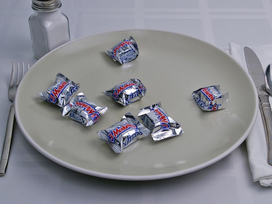Calories in 7 piece(s) of 3 Musketeers Mini