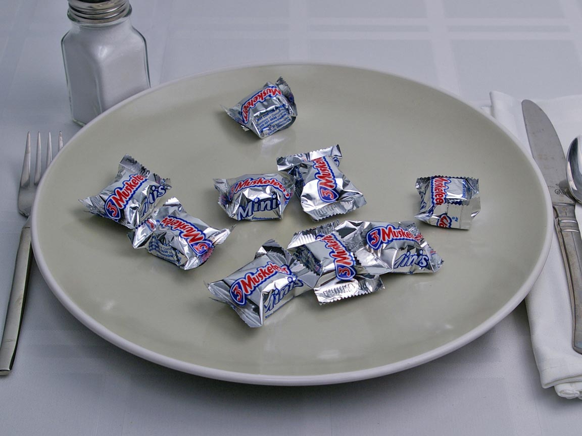 Calories in 9 piece(s) of 3 Musketeers Mini