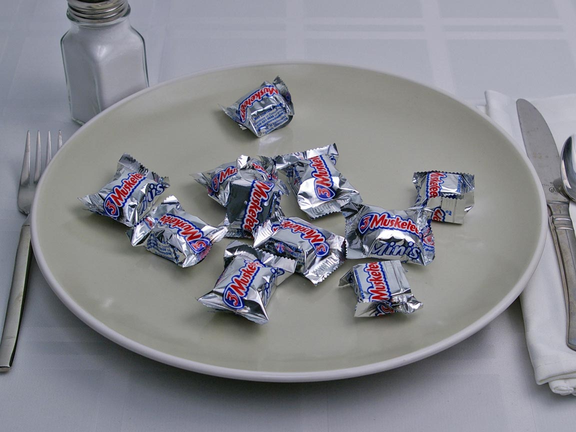 Calories in 11 piece(s) of 3 Musketeers Mini