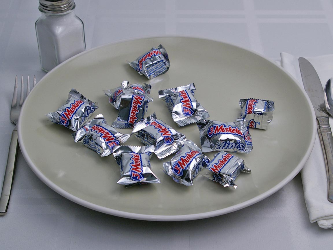 Calories in 12 piece(s) of 3 Musketeers Mini