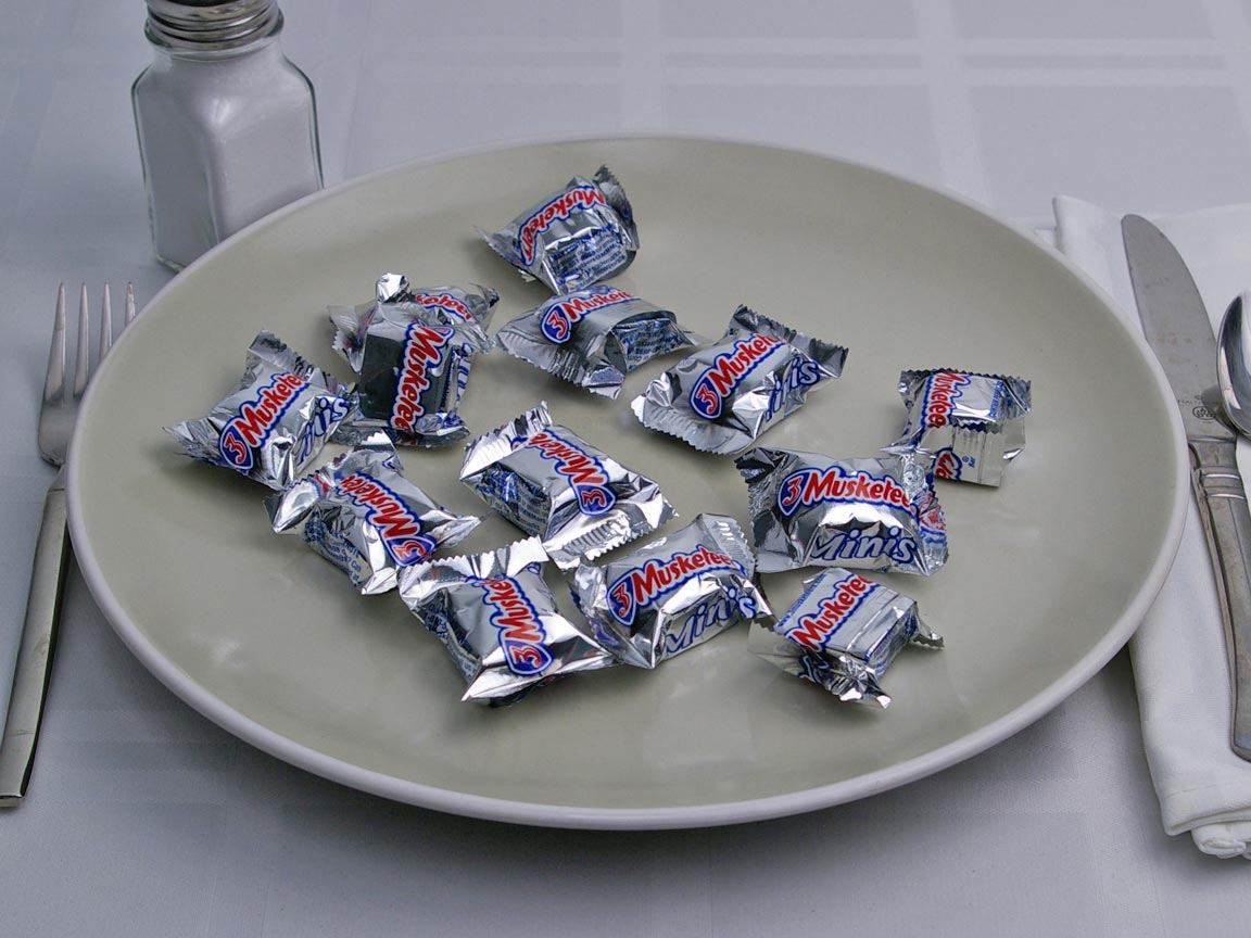 Calories in 13 piece(s) of 3 Musketeers Mini