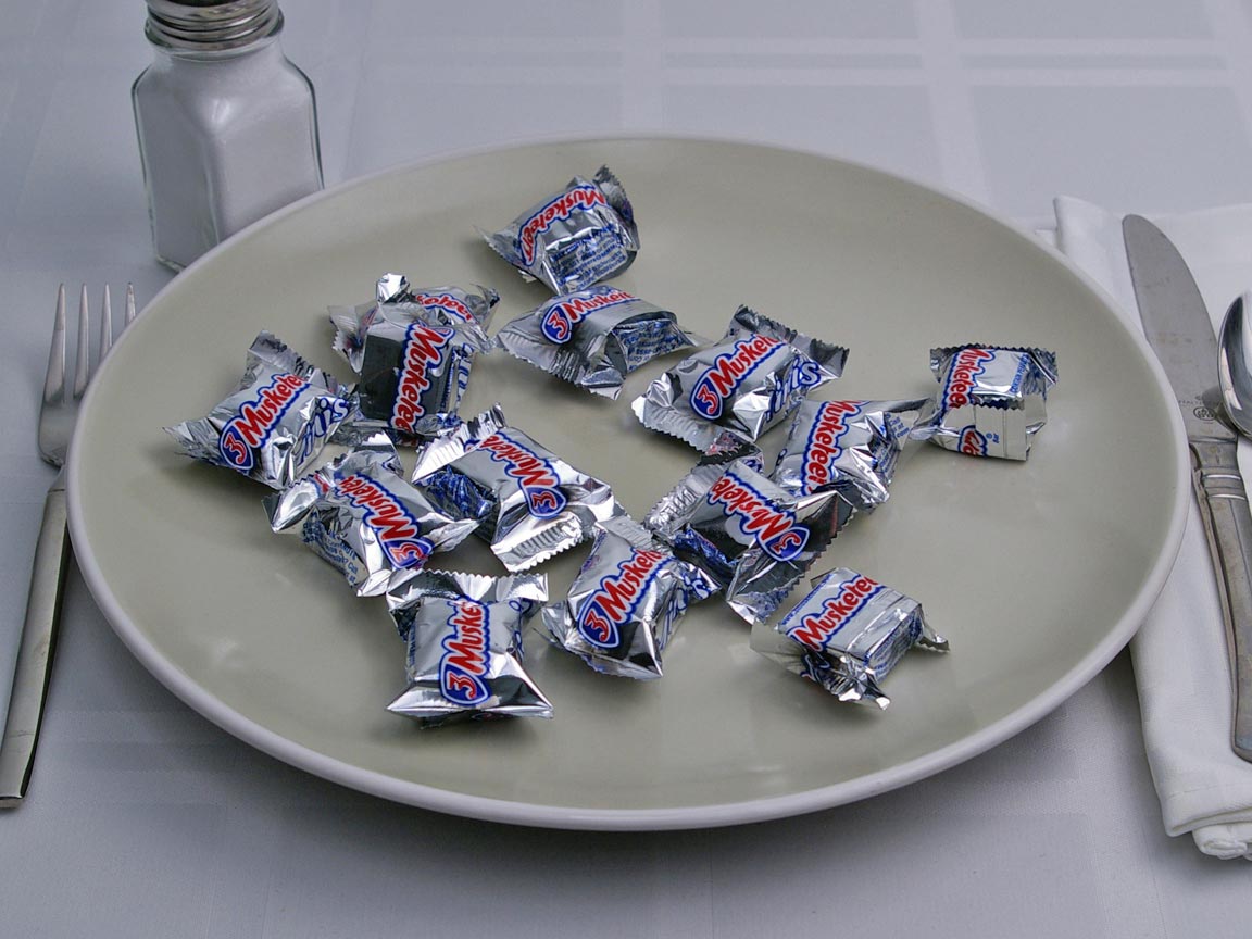Calories in 14 piece(s) of 3 Musketeers Mini