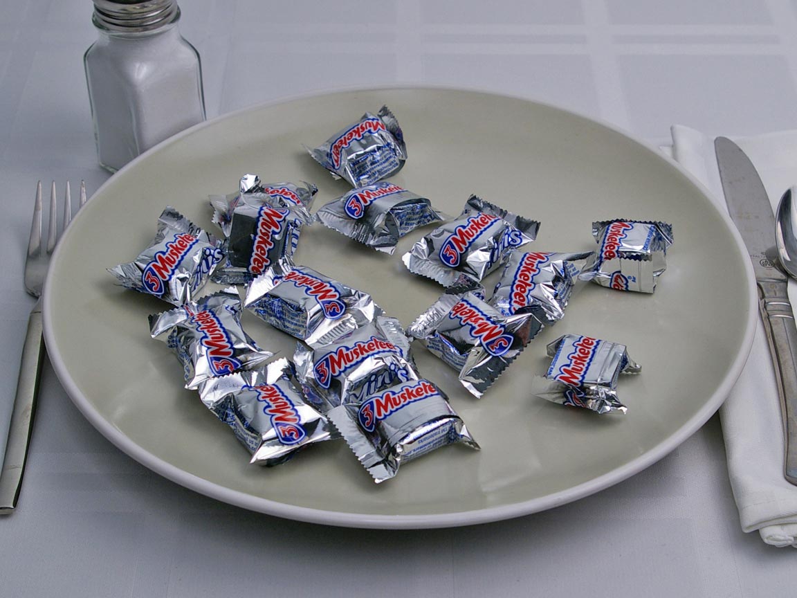 Calories in 15 piece(s) of 3 Musketeers Mini