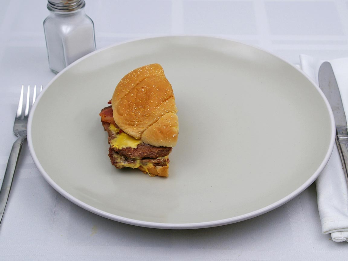 Calories in 0.5 sandwich(es) of Wendy's - Baconator