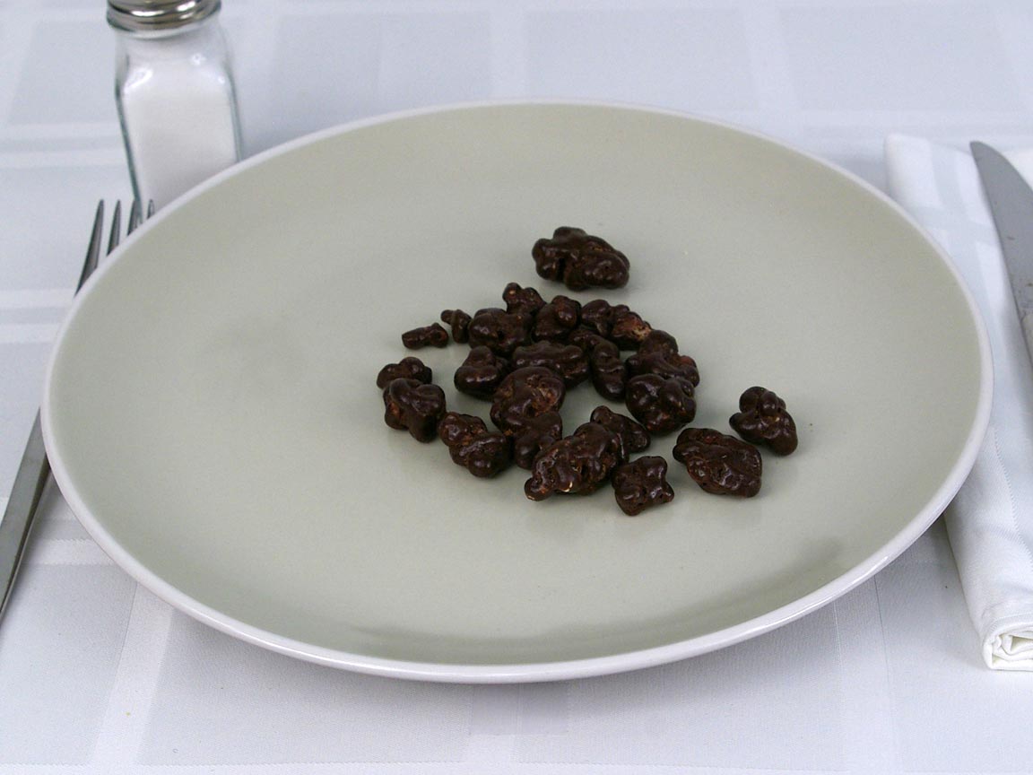 Calories in 8 ea(s) of Brookside Crunchy Clusters