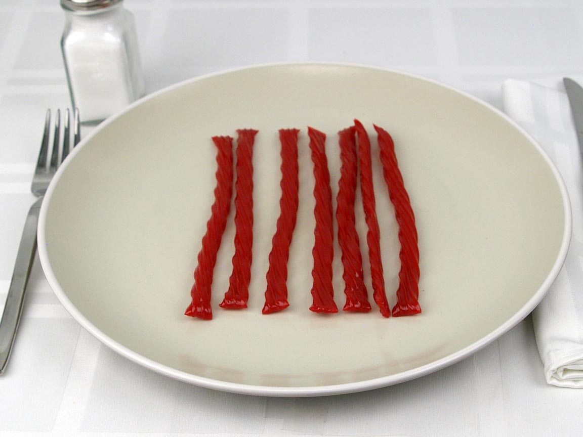 Calories in 7.03 piece(s) of Twizzlers