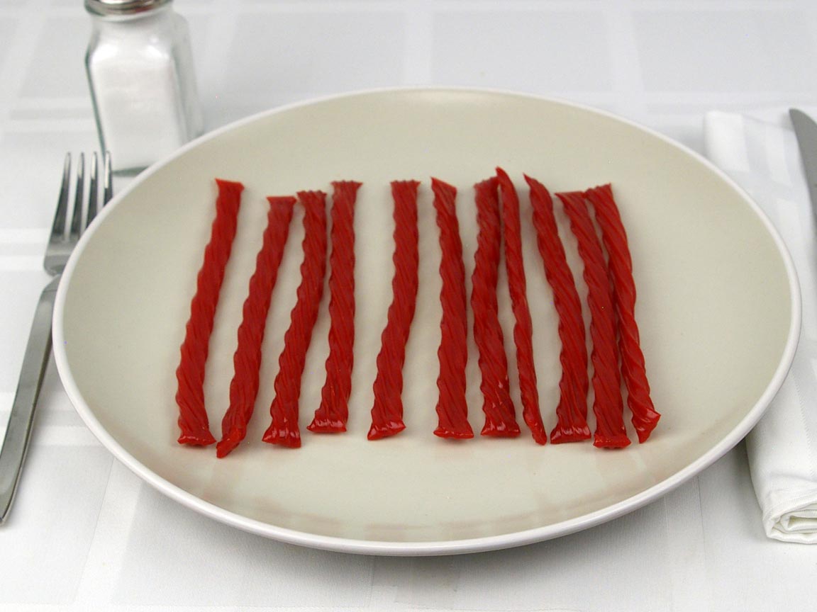 Calories in 11.05 piece(s) of Twizzlers