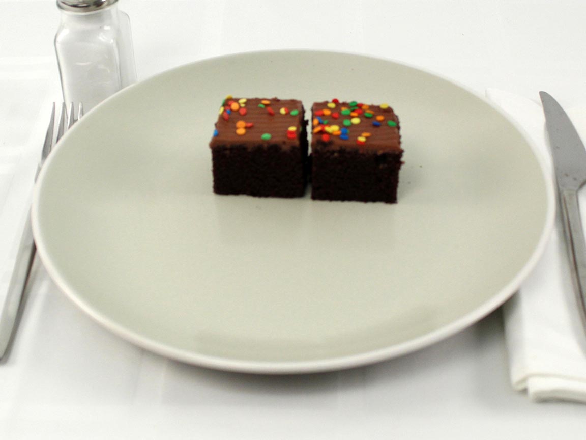 Calories in 0.5 slice(s) of Chocolate Cake with Chocolate Frosting