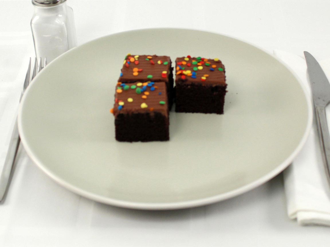 Calories in 0.75 slice(s) of Chocolate Cake with Chocolate Frosting