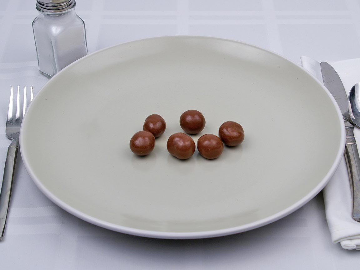 Calories in 6 piece(s) of Milk Chocolate Covered Macadamia Nuts