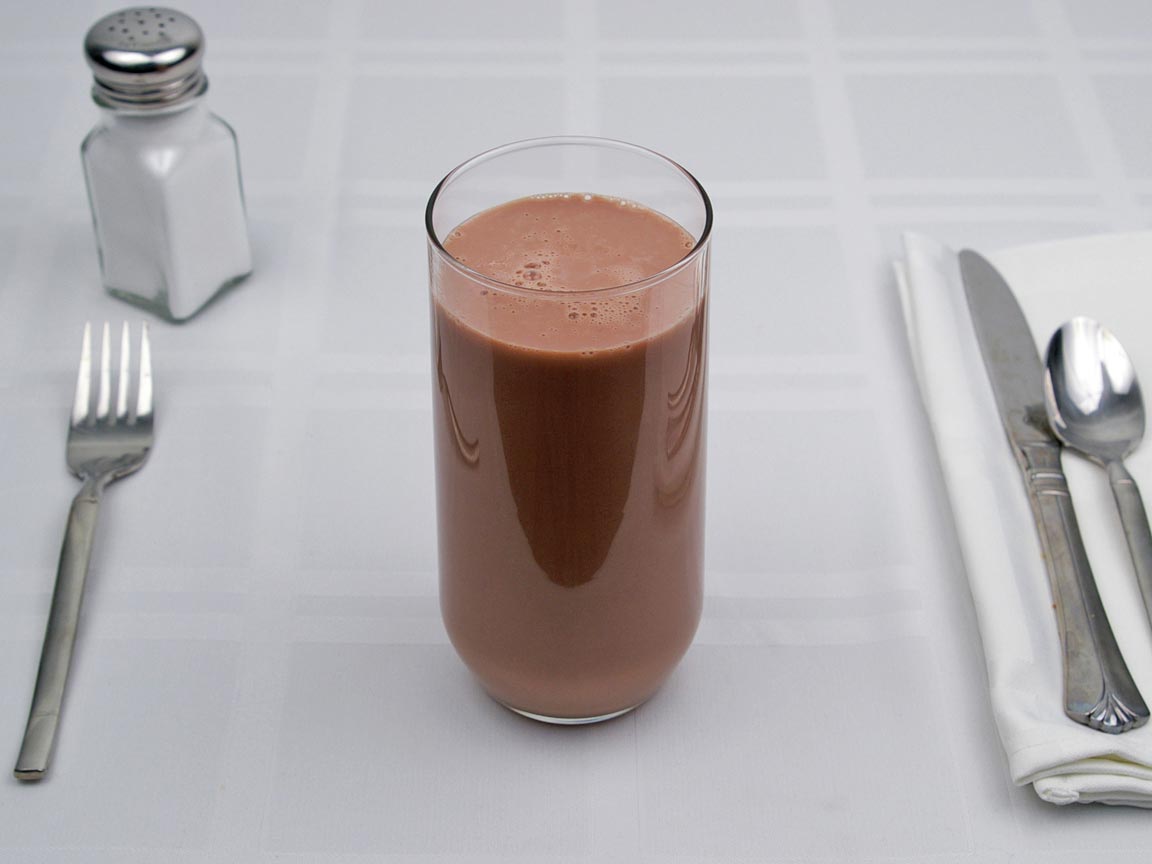 Calories in 16 fl oz(s) of Chocolate Milk 1% - Avg