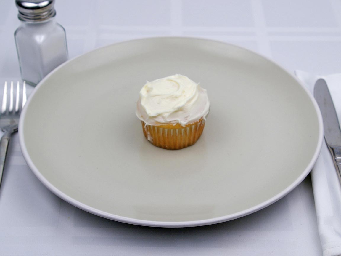 Calories in 1 cupcake(s) of Cupcakes - Vanilla Frosting - 1 tbsp - Avg