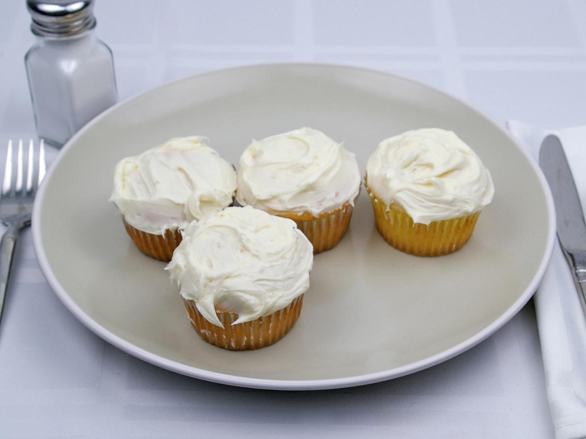 Calories in 4 cupcake(s) of Cupcakes - Vanilla Frosting - 1 tbsp - Avg