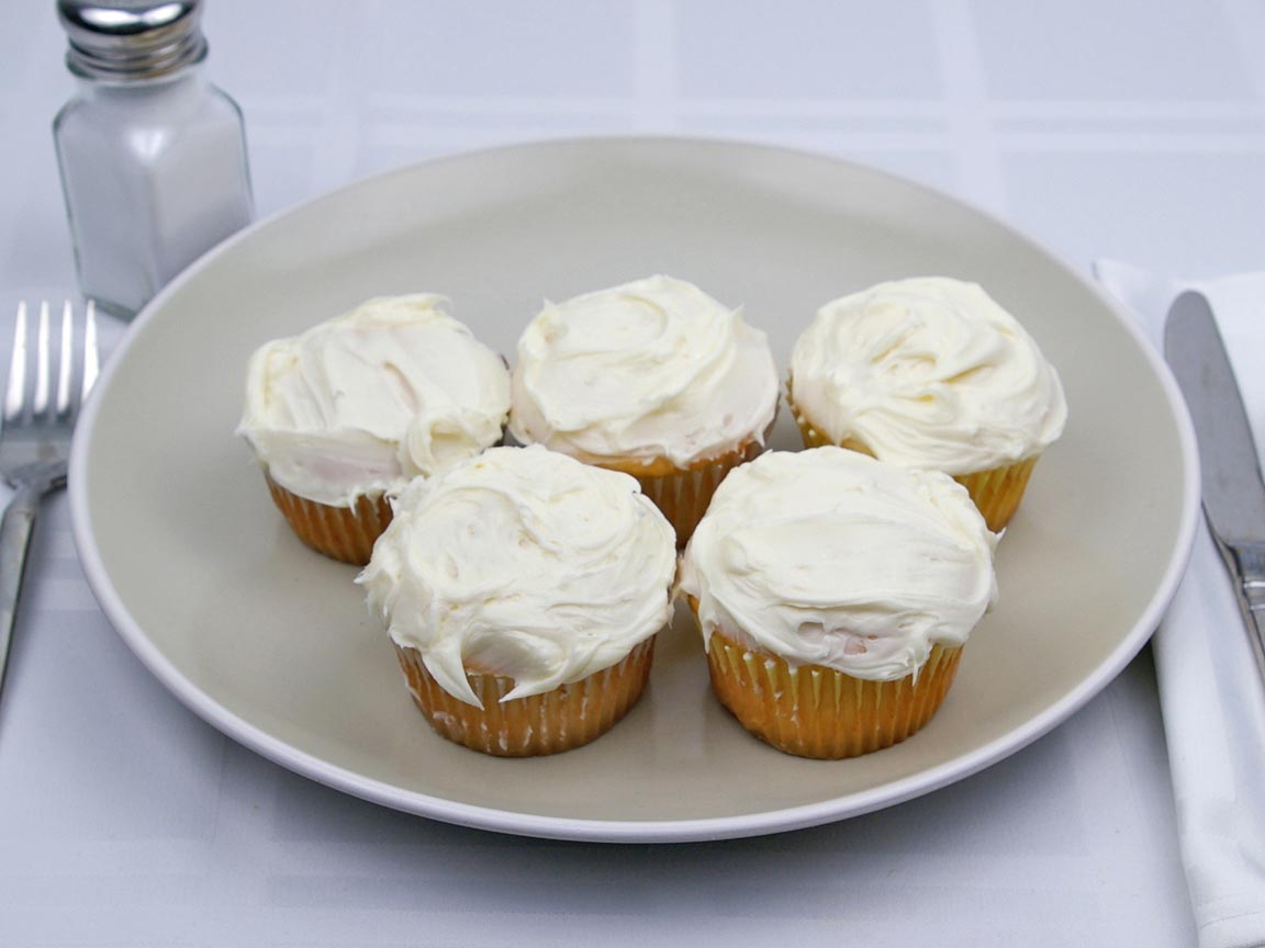 Calories in 5 cupcake(s) of Cupcakes - Vanilla Frosting - 1 tbsp - Avg