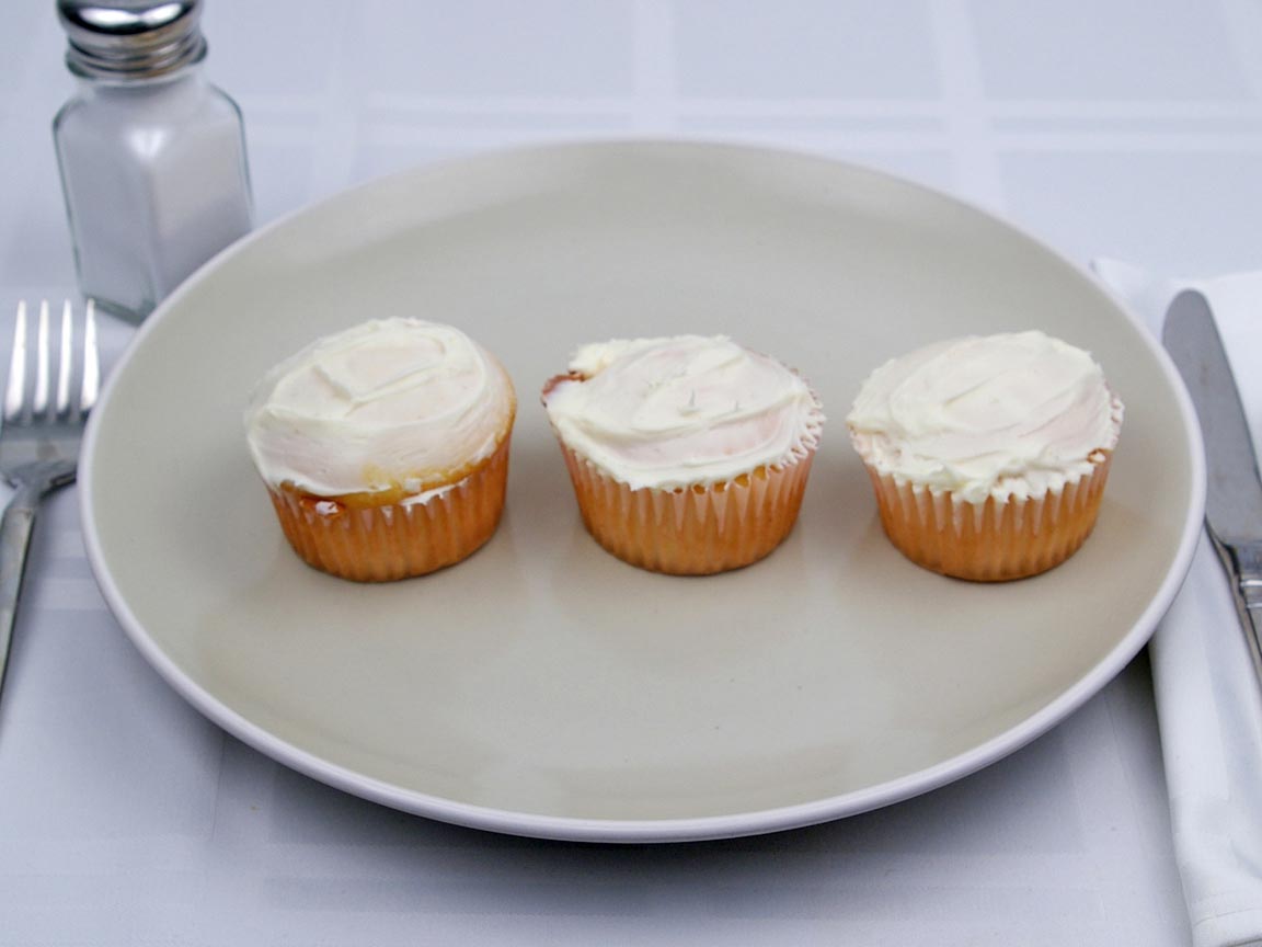 Calories in 3 cupcake(s) of Cupcakes - Vanilla Frosting - 1 tsp - Avg