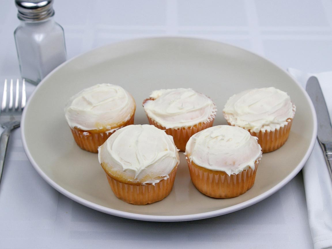 Calories in 5 cupcake(s) of Cupcakes - Vanilla Frosting - 1 tsp - Avg