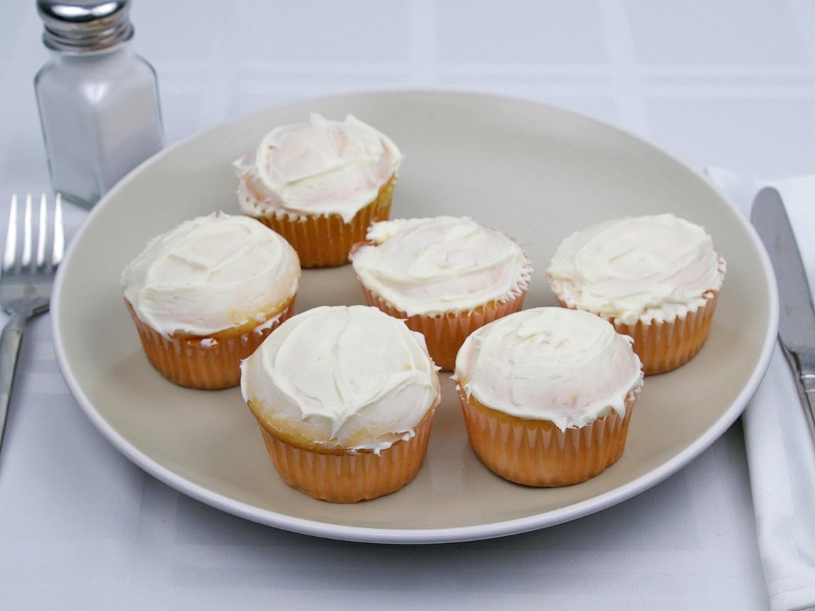 Calories in 6 cupcake(s) of Cupcakes - Vanilla Frosting - 1 tsp - Avg