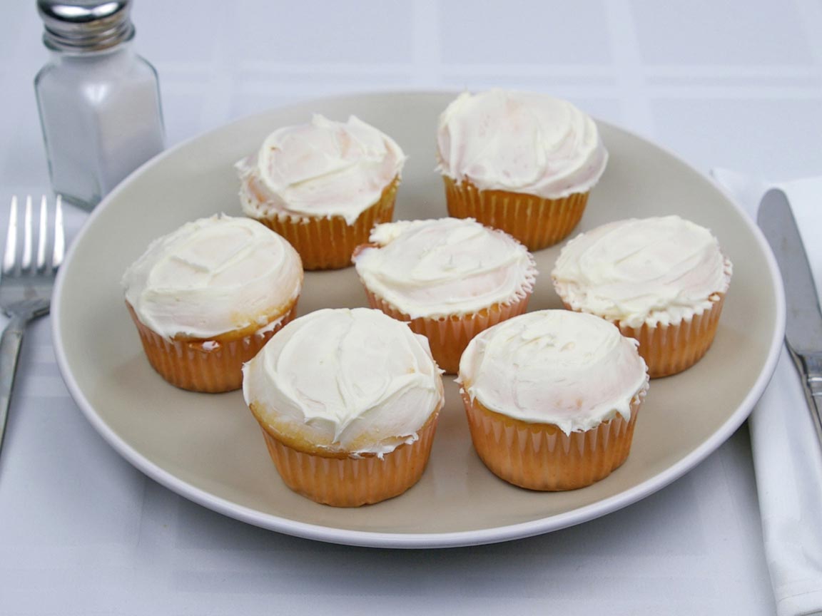 Calories in 7 cupcake(s) of Cupcakes - Vanilla Frosting - 1 tsp - Avg