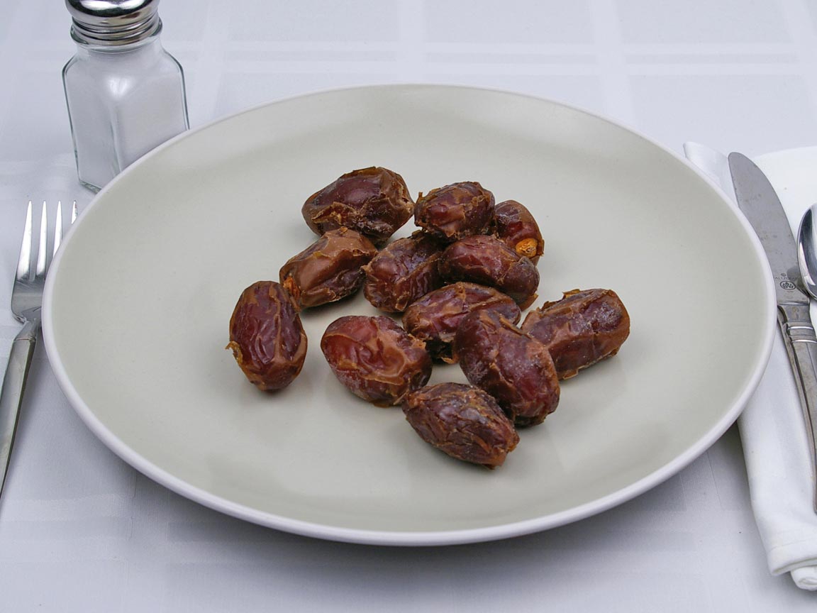 Calories in 12 date(s) of Medjool - Dates