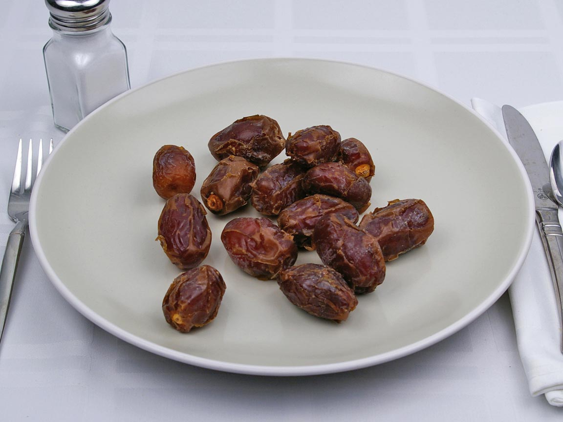 Calories in 14 date(s) of Medjool - Dates