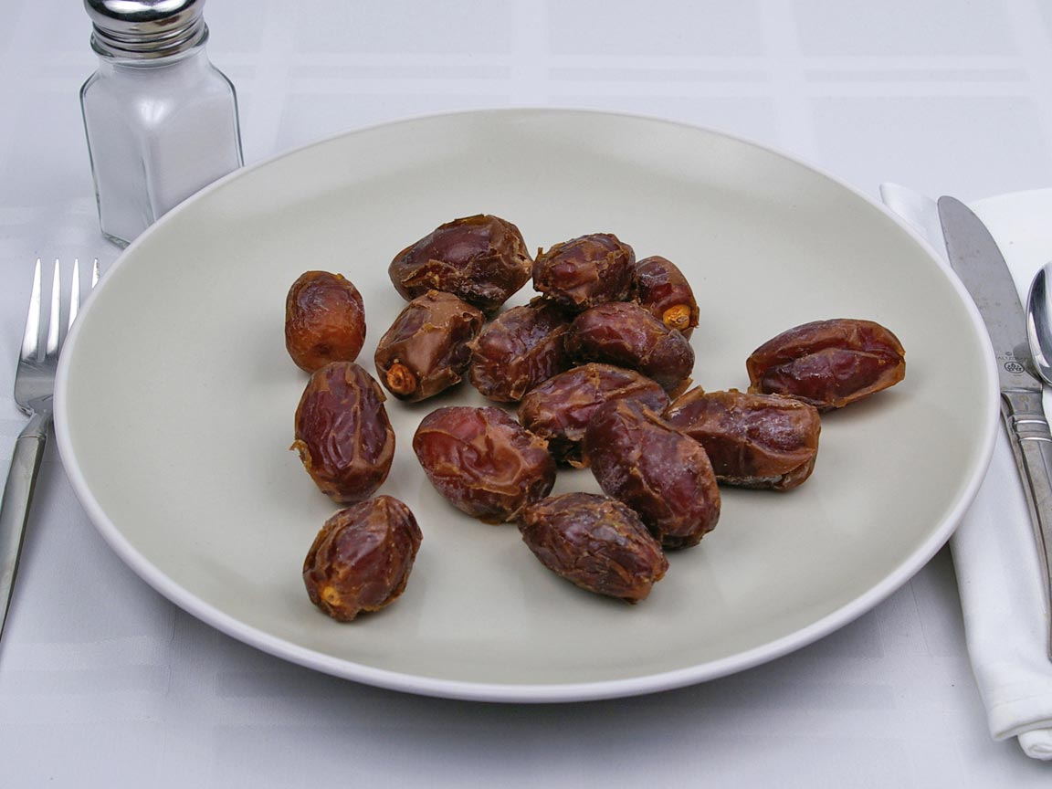 Calories in 15 date(s) of Medjool - Dates