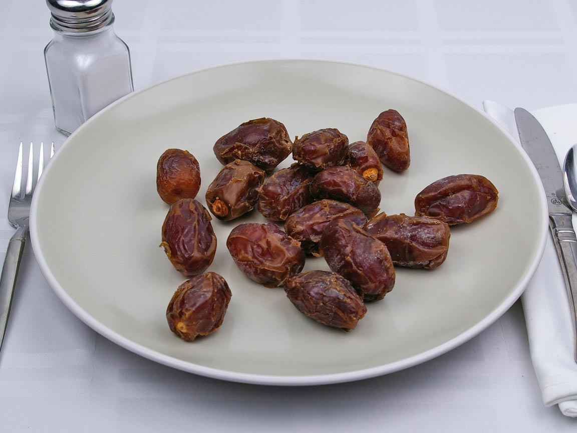 Calories in 16 date(s) of Medjool - Dates