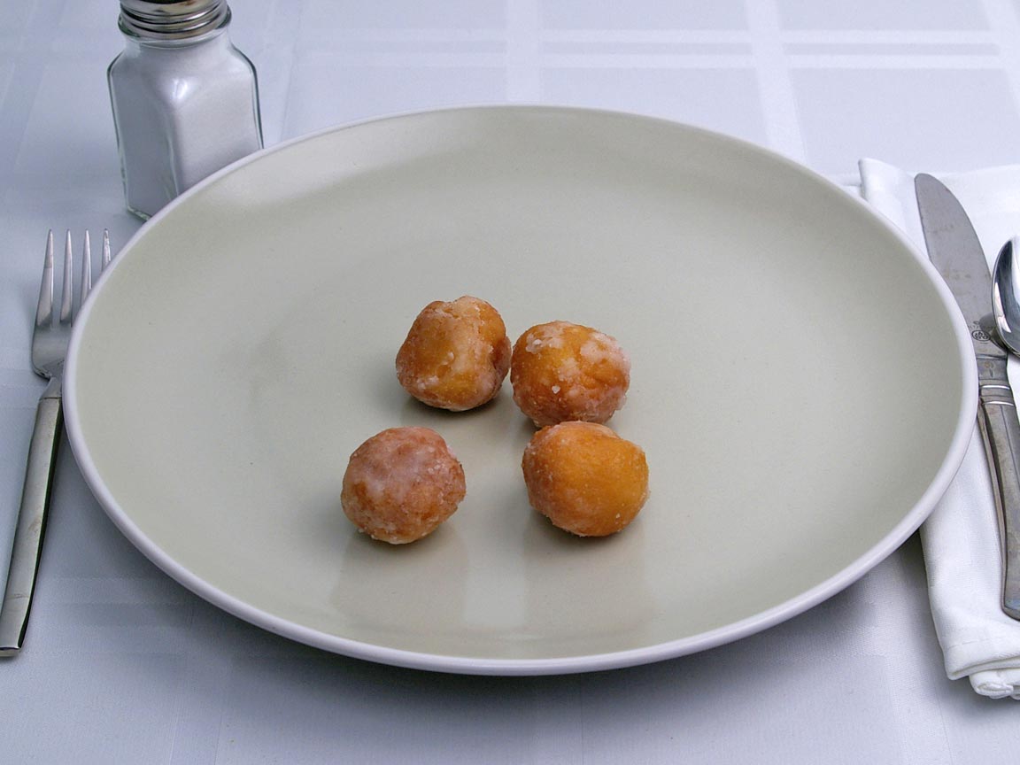 Calories in 4 donut hole(s) of Donut Holes - Cake