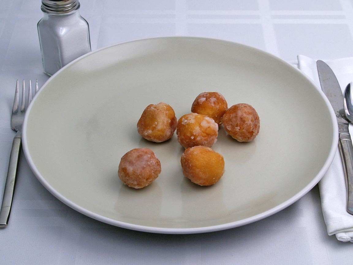 Calories in 6 donut hole(s) of Donut Holes - Cake