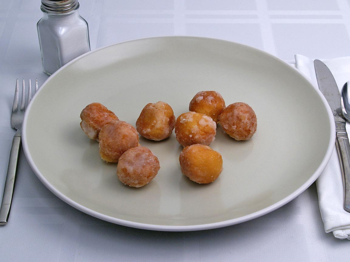 Calories in 8 donut hole(s) of Donut Holes - Cake