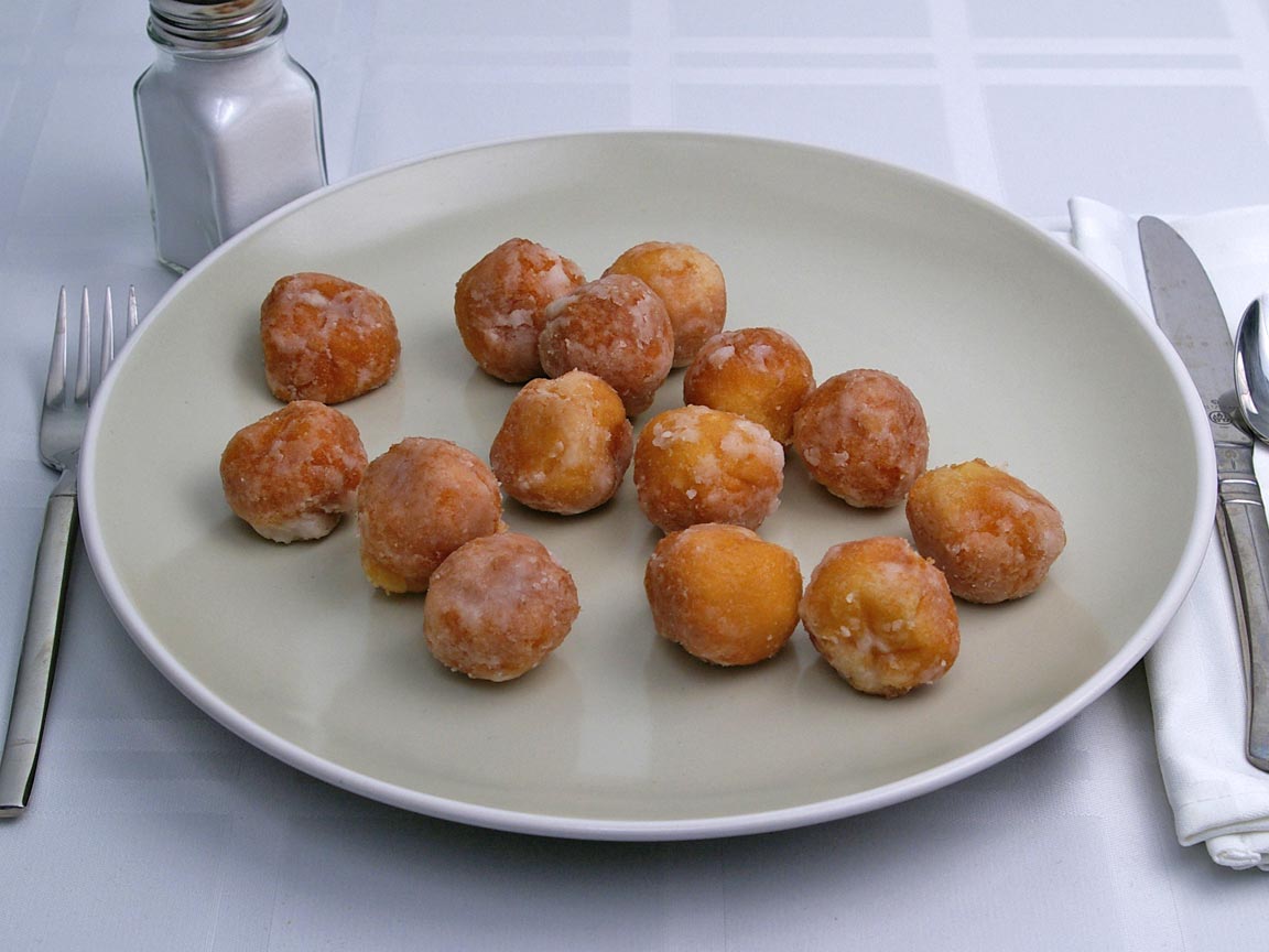 Calories in 14 donut hole(s) of Donut Holes - Cake