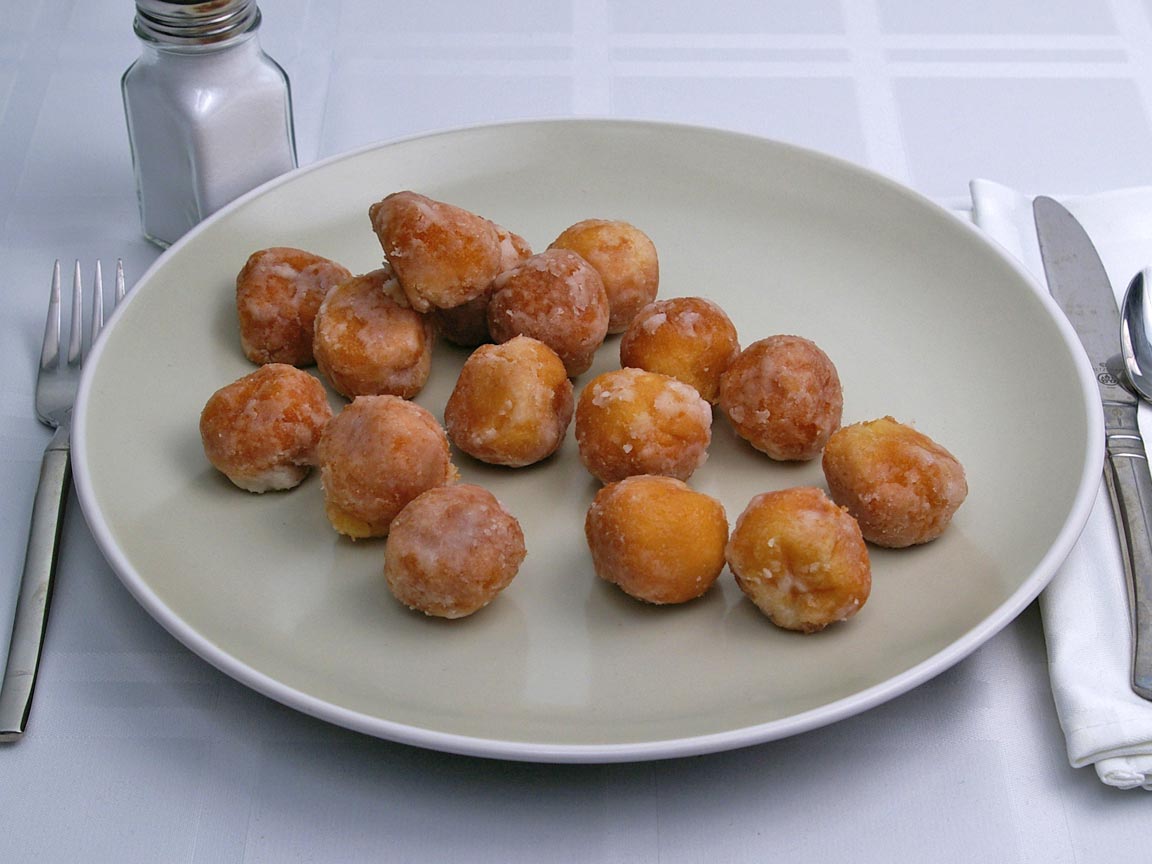 Calories in 16 donut hole(s) of Donut Holes - Cake