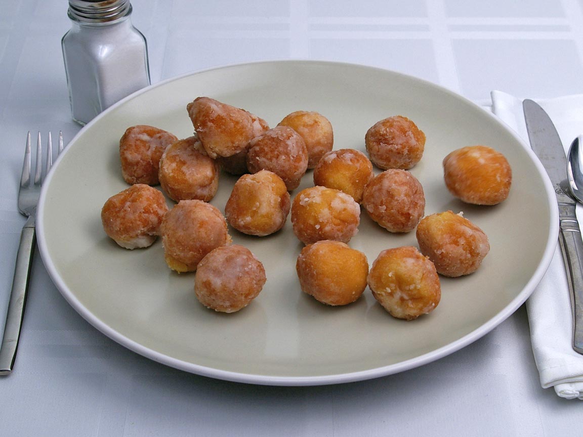 Calories in 18 donut hole(s) of Donut Holes - Cake