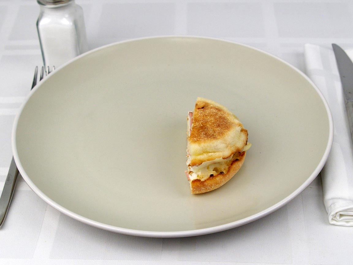 Calories in 0.5 sandwich(s) of Mcdonald's Egg White Delight