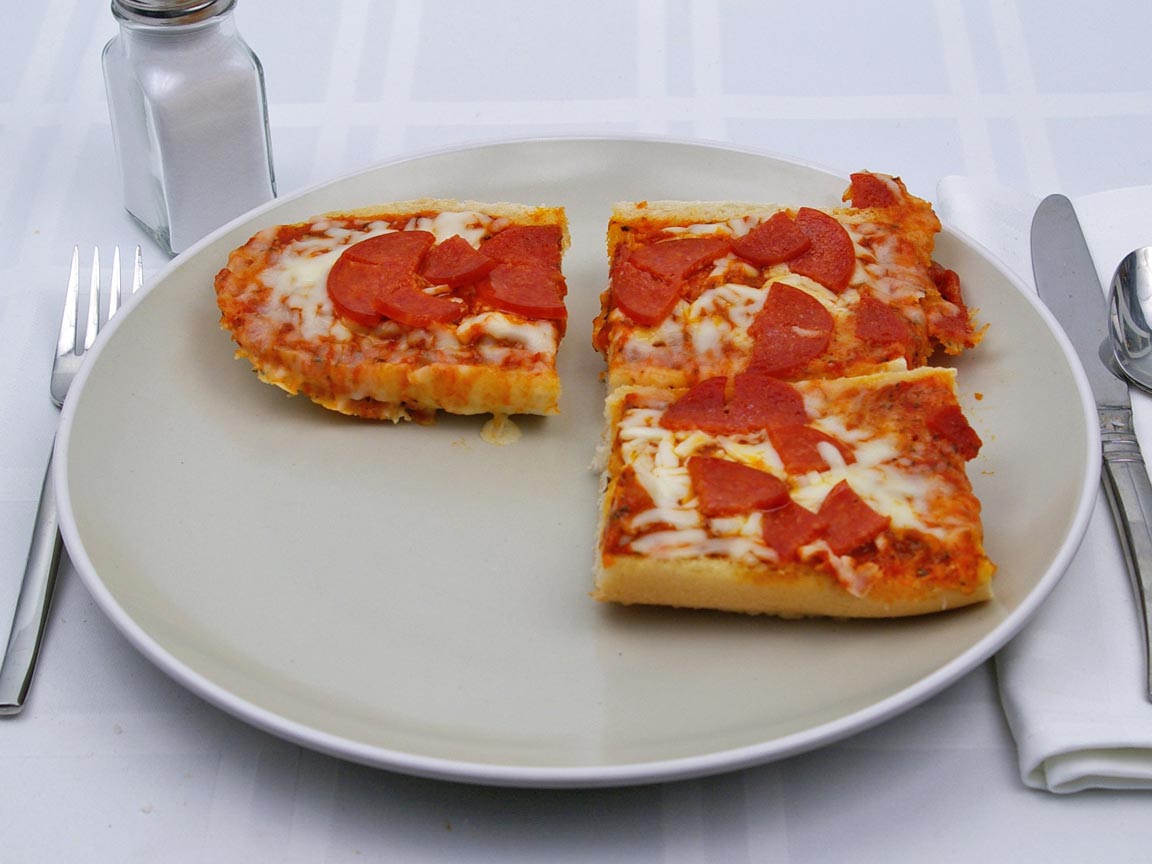Calories in 1.5 pizza(s) of French Bread Pizza - Pepperoni