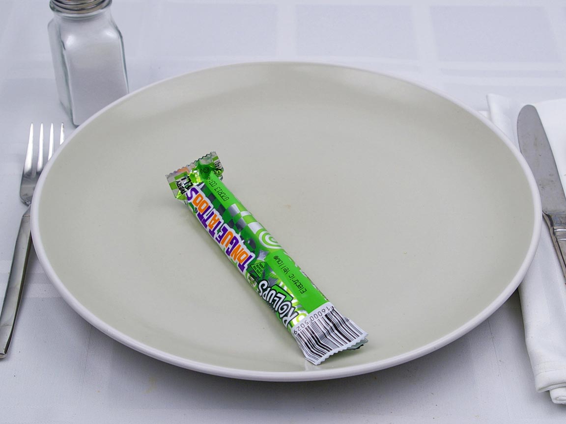 Calories in 1 roll of Fruit Roll-Ups