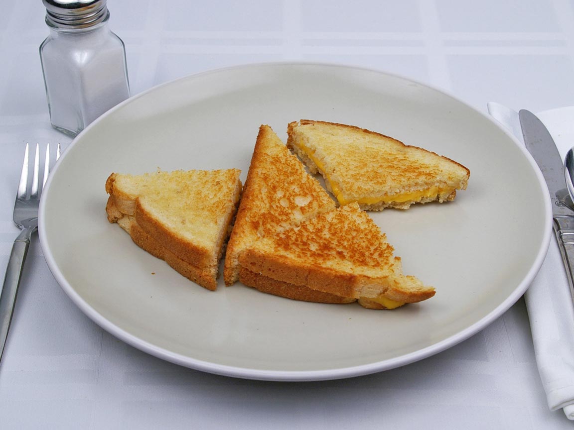 Calories in 1 sandwhich(s) of Grilled Cheese -2 Slices American Cheese - 1 tbsp Butter