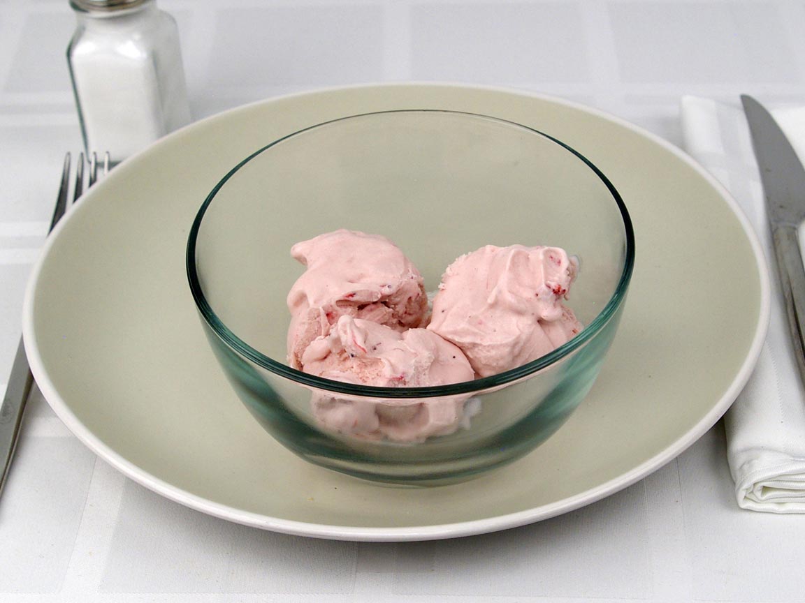 Calories in 0.75 cup(s) of Haagen Dazs Strawberry Ice Cream