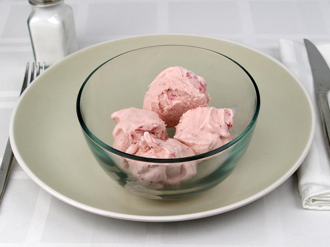 Calories in 1 cup(s) of Haagen Dazs Strawberry Ice Cream