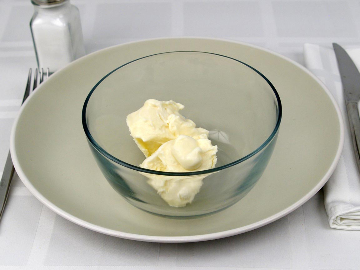 Calories in 0.5 cup(s) of Haagen Dazs Vanilla Ice Cream