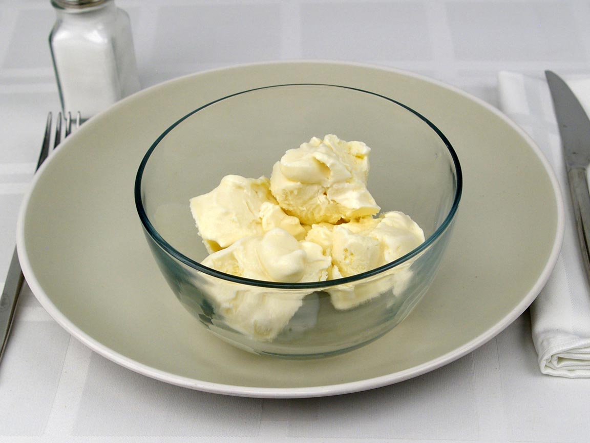Calories in 1 cup(s) of Haagen Dazs Vanilla Ice Cream