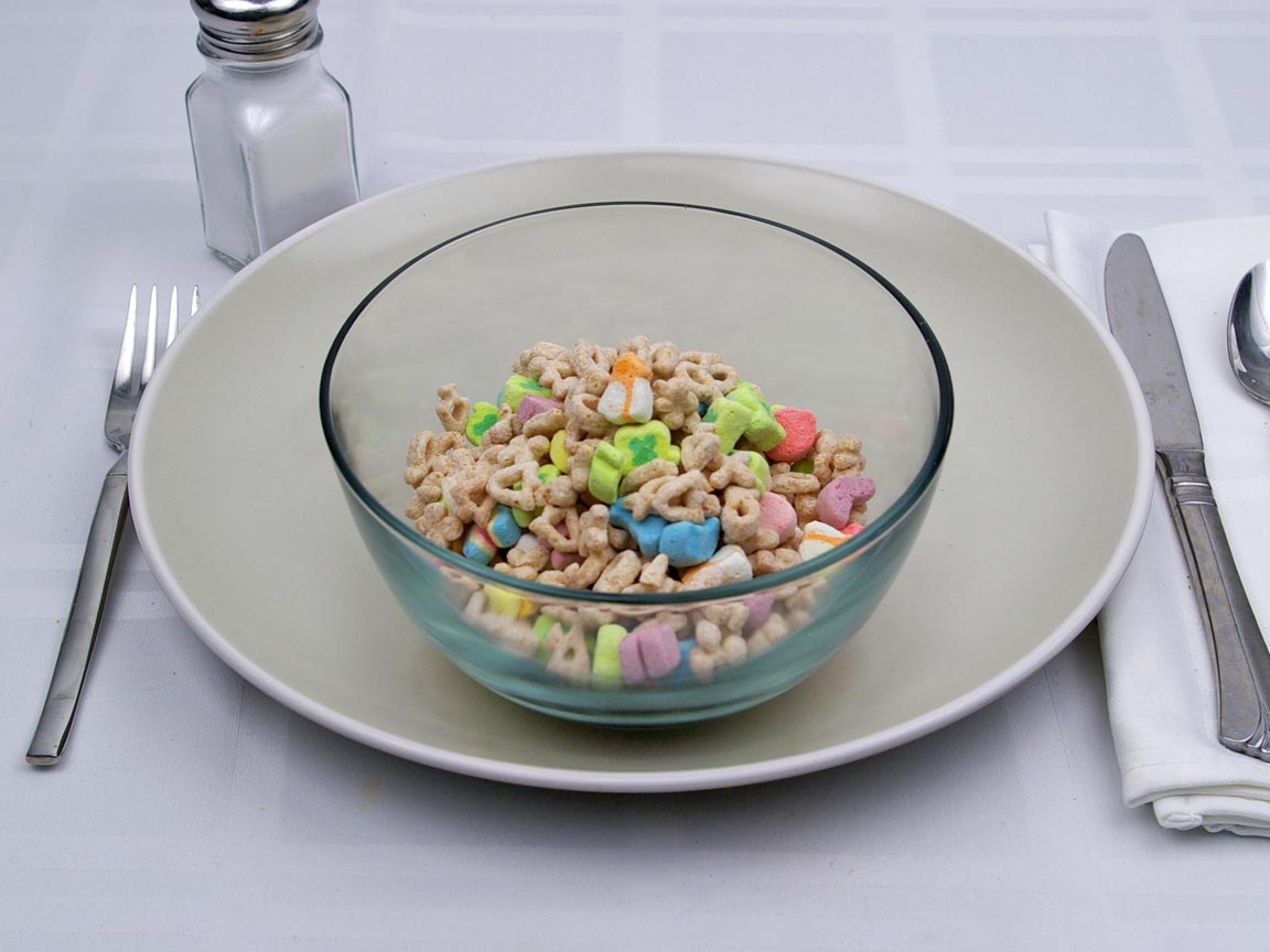 Calories in 1.5 cup(s) of Lucky Charms Cereal