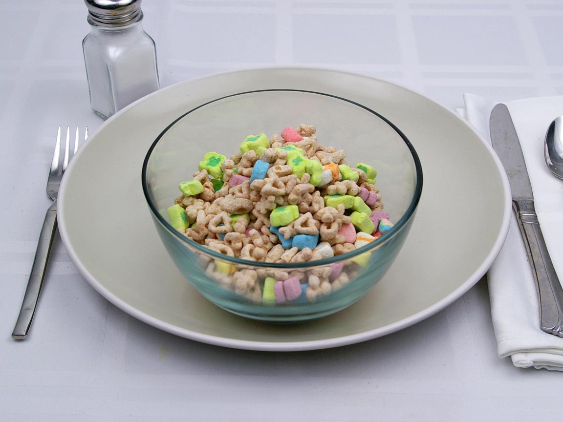Calories in 1.75 cup(s) of Lucky Charms Cereal