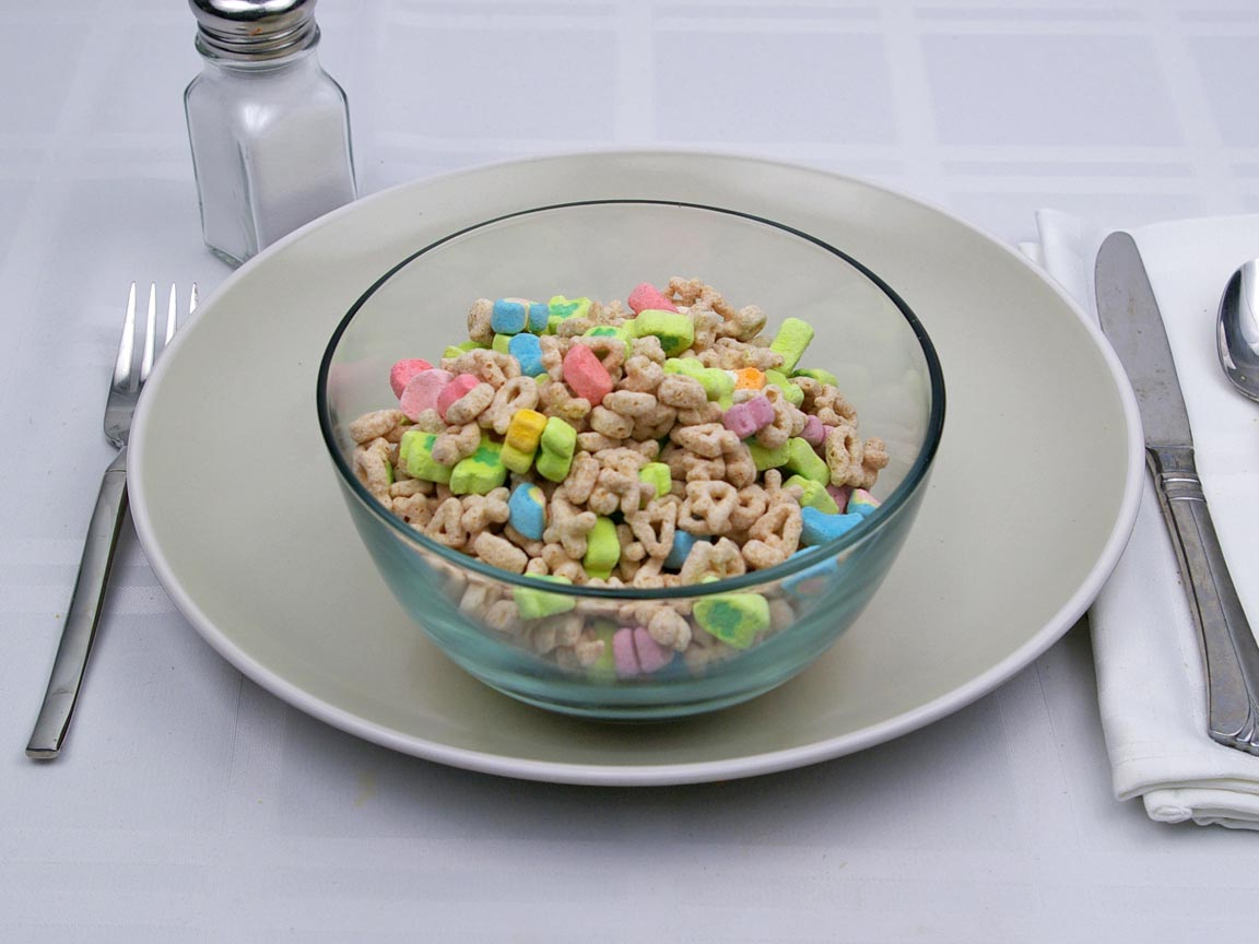 Calories in 2.25 cup(s) of Lucky Charms Cereal