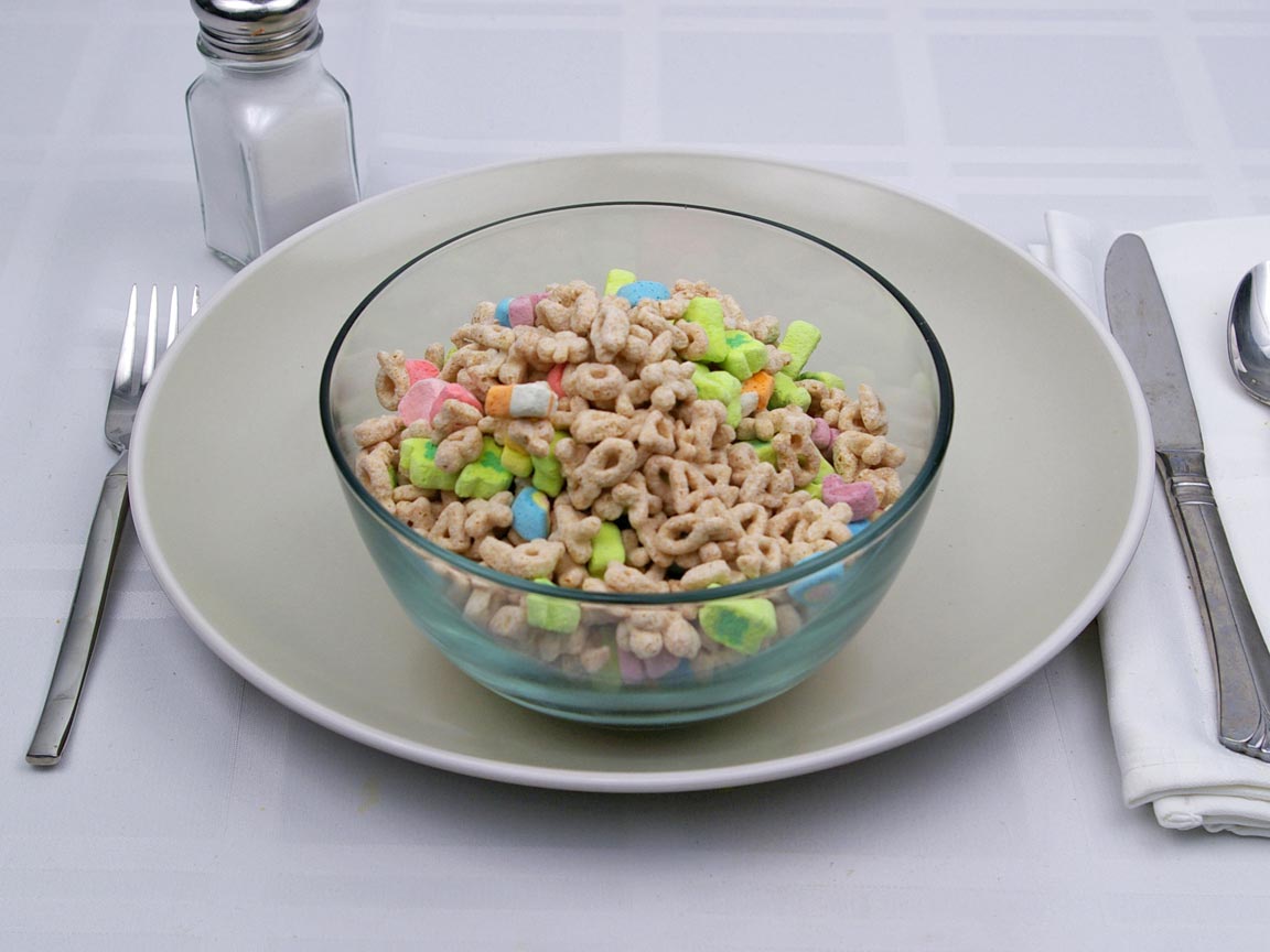 Calories in 2.5 cup(s) of Lucky Charms Cereal