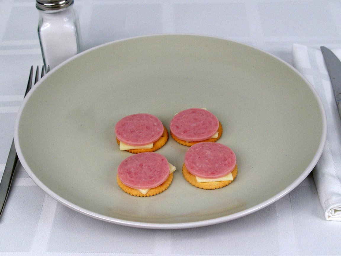 Calories in 0.5 ea(s) of Lunchables Ham and Swiss