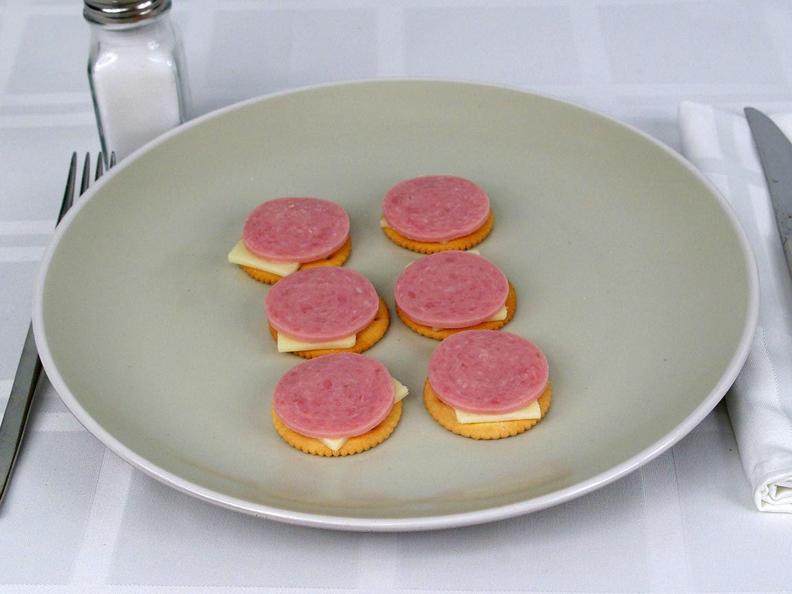 Calories in 0.75 ea(s) of Lunchables Ham and Swiss